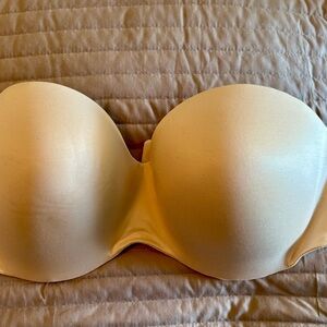 Victoria’s Secret Seamless Strapless Bra NWT